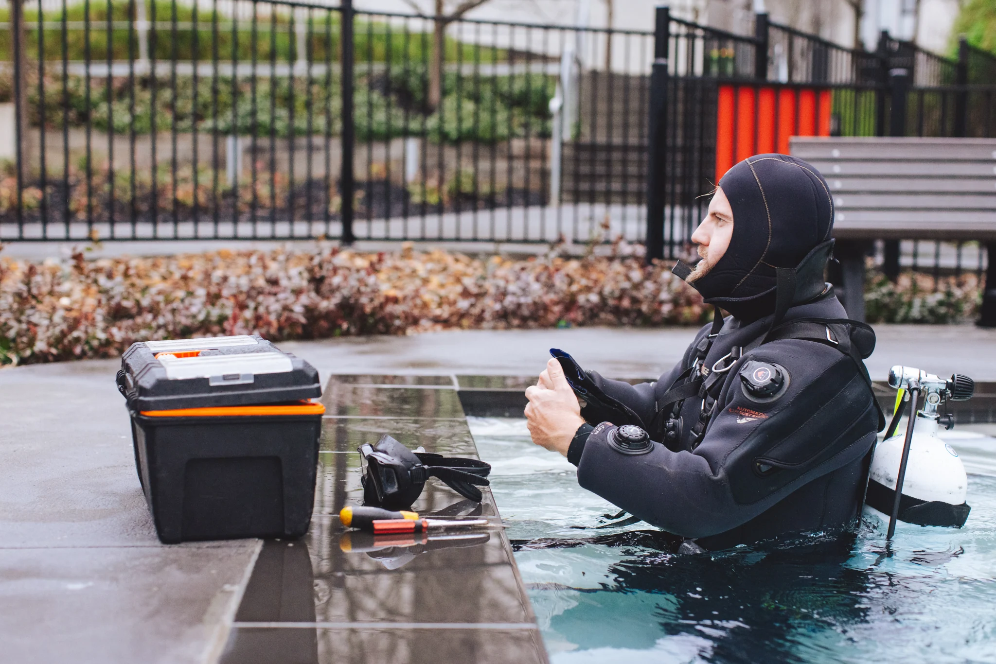 ALD pool specialist carrying out a non-invasive leak inspection